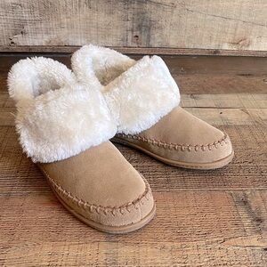 EUC Minnetonka Joanne Bootie Women’s Suede Slippers Cinnamon Size 7